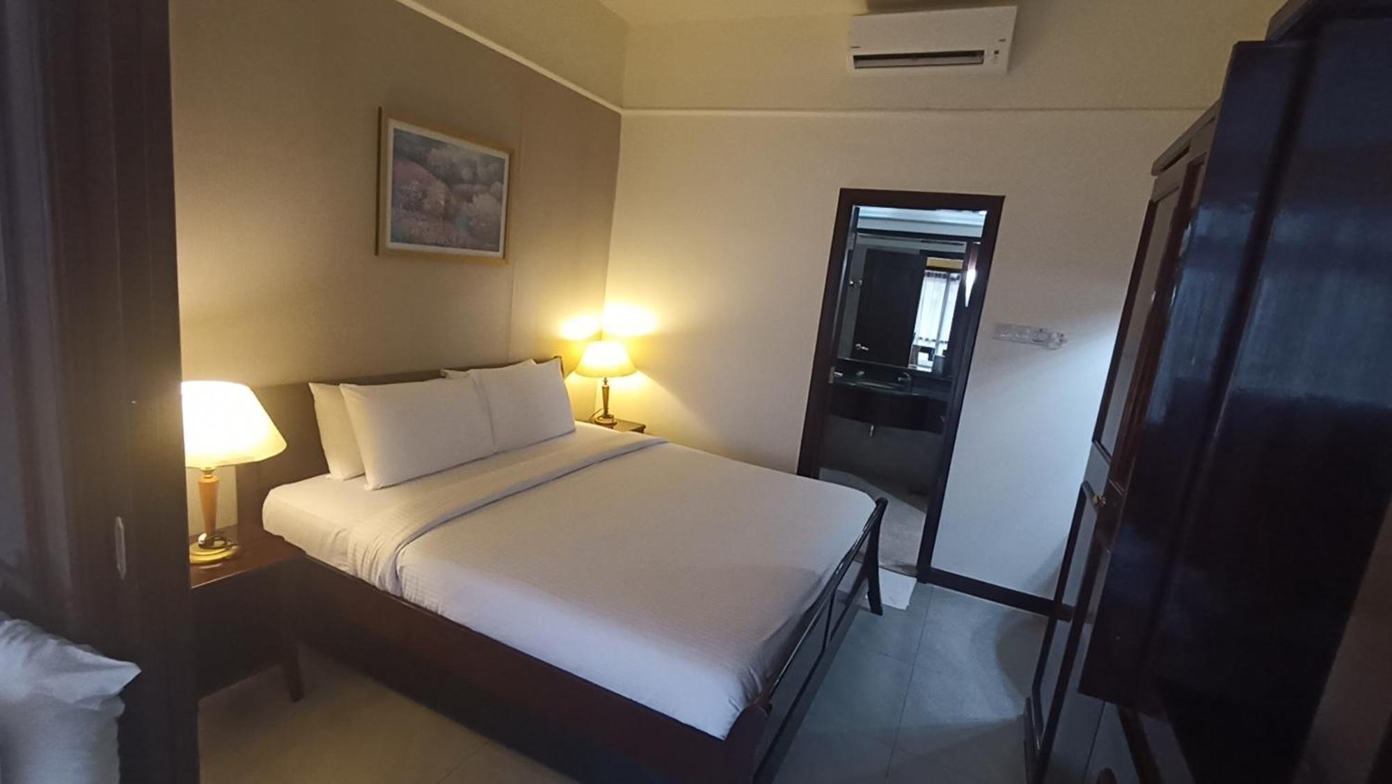 Kl New At Times Square Apartment